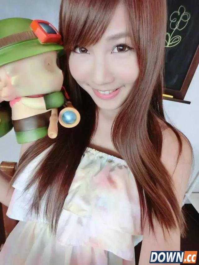 台湾妹子打lol售货员变嫩模