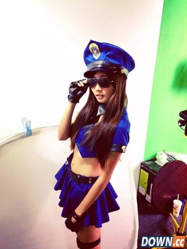 台湾妹子打lol售货员变嫩模