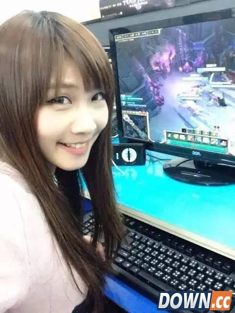 台湾妹子打lol售货员变嫩模