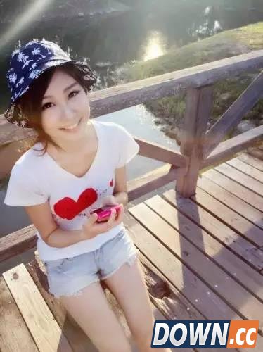 台湾妹子打lol售货员变嫩模