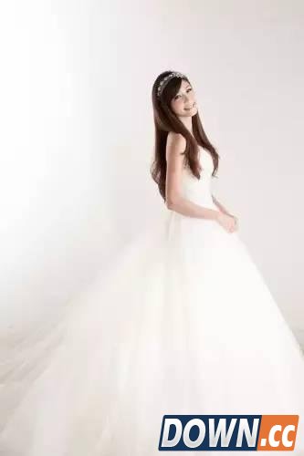 台湾妹子打lol售货员变嫩模