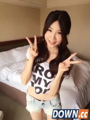 台湾妹子打lol售货员变嫩模