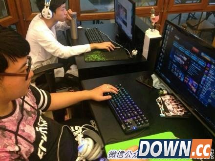 OMG键盘广告全员独缺UZI