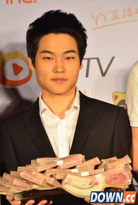 lol韩国路人王Dopa登顶国服第一