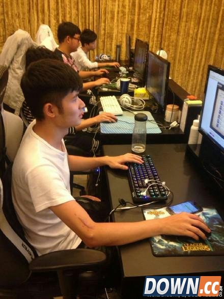 皇族将回收UZI与zero