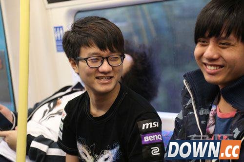 闪电狼maple无视LPL土豪留守FW