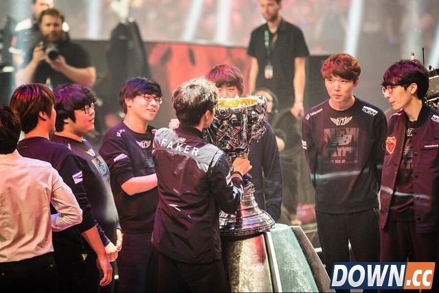 faker王者晋级赛惨遭四大王者围攻