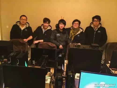 韩寒旗下COD战队签约熊猫TV