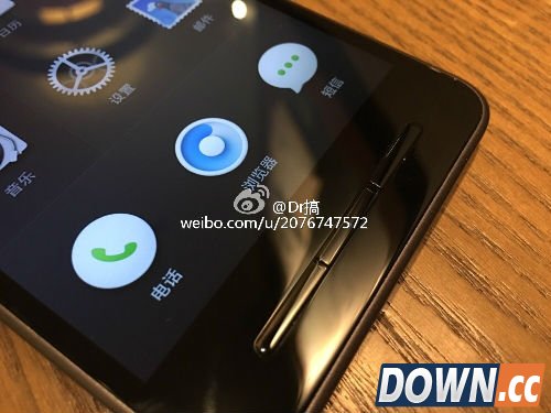 微博网友爆料捡到锤子T2