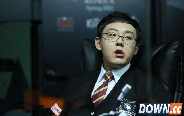 LOL韩国青铜女主播与KOO选手单排还是输