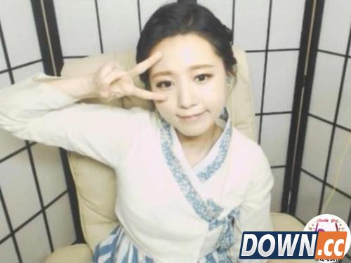 LOL韩国青铜女主播另一款游戏又被虐哭