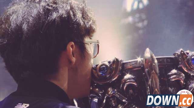 SKT输给飞机队faker熬夜排位双号登顶