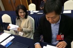 雷军董明珠两会排排坐 网友戏称CP感十足