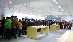 米粉通宵排队求购小米5尊享版