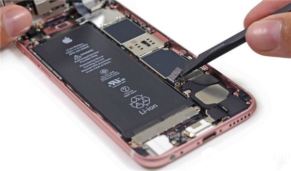 斯诺登预言iPhone将遭攻击