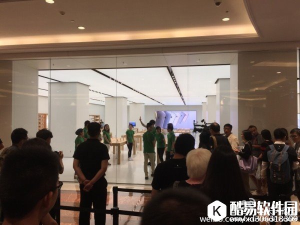 上海环球港Apple Store开业:华东首家全新苹果店面