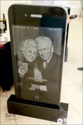 艺术家把墓碑做成iPhone卖
