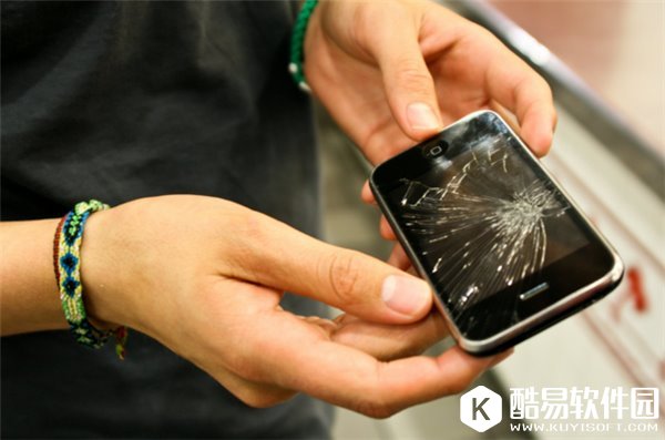 还期待全玻璃版iPhone8？摔一下就是灾难