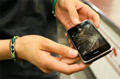 玻璃心的iPhone8摔一下就是灾难