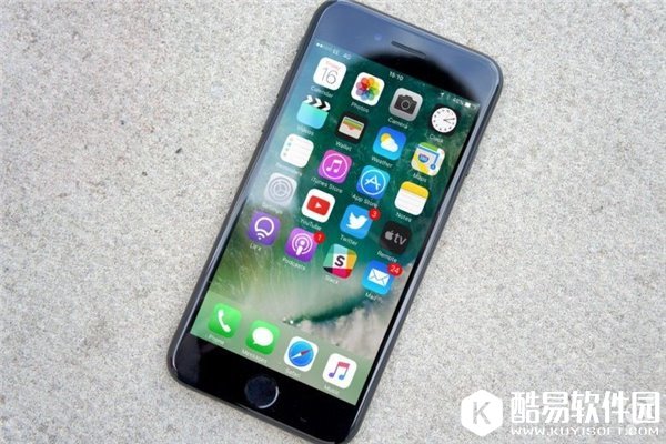 新加坡两果粉巧借机场购iPhone7面临坐牢