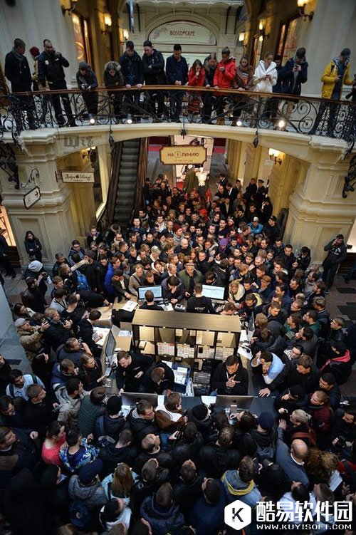 莫斯科民众排队买iPhone7，最靠前位置就卖5000元