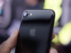 亮黑色iPhone7开始重现美国苹果零售店