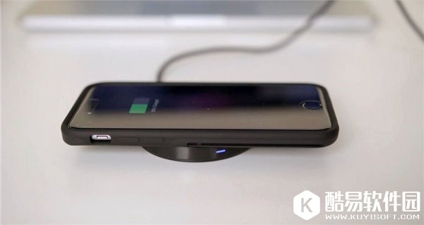消息称明年iPhone8将配无线充电，充电方式很特别