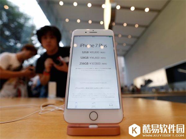 郭明錤：苹果明年将推三款iPhone8，其一配OLED屏